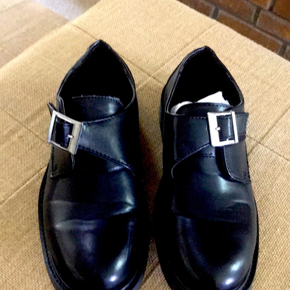 Boys shoes